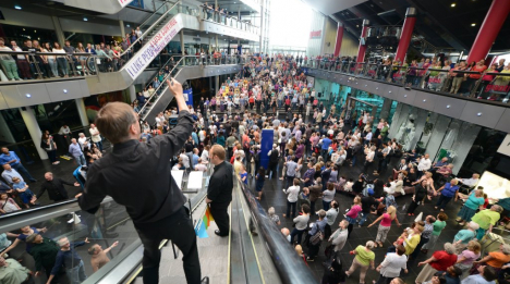A 'conductor's eye view' of Crowd Out A 'conductor's eye view' of Crowd Out